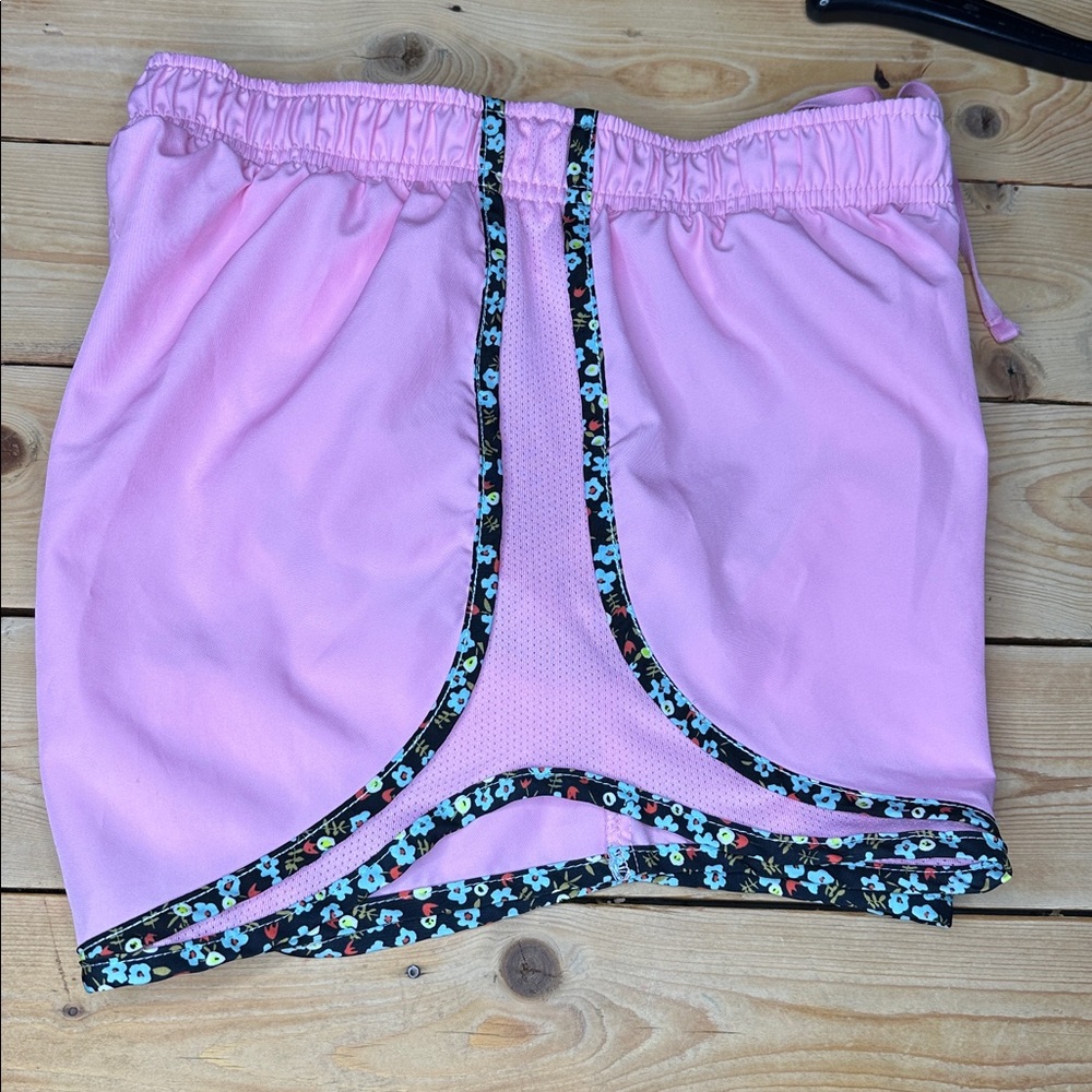 Nike Women’s Dri-Fit Athletic Shorts Sz XS Pink with Flowers - Picture 8 of 8